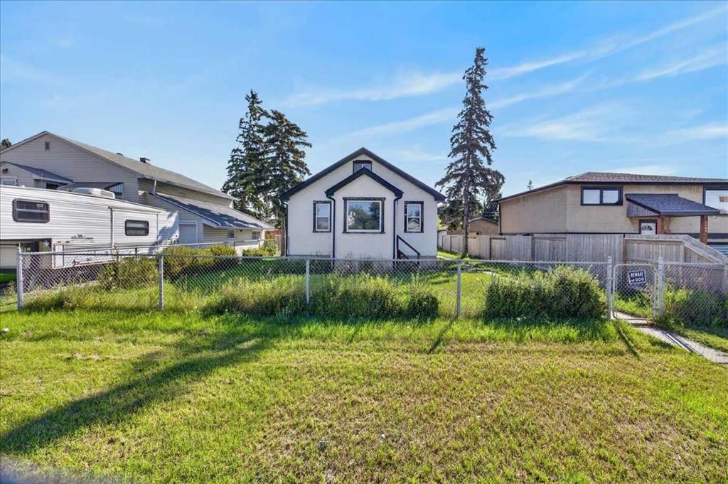 7438 Ogden Road SE, Calgary — photo 3 of 17