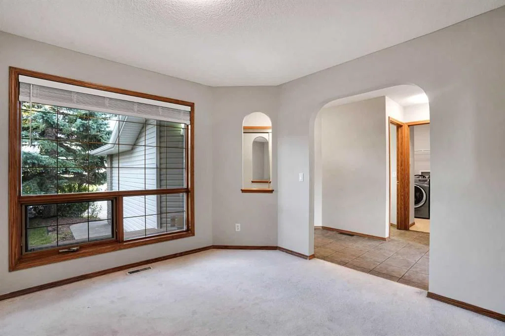 207 Citadel Peak Circle NW, Calgary — photo 4 of 48