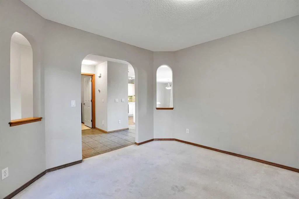 207 Citadel Peak Circle NW, Calgary — photo 5 of 48