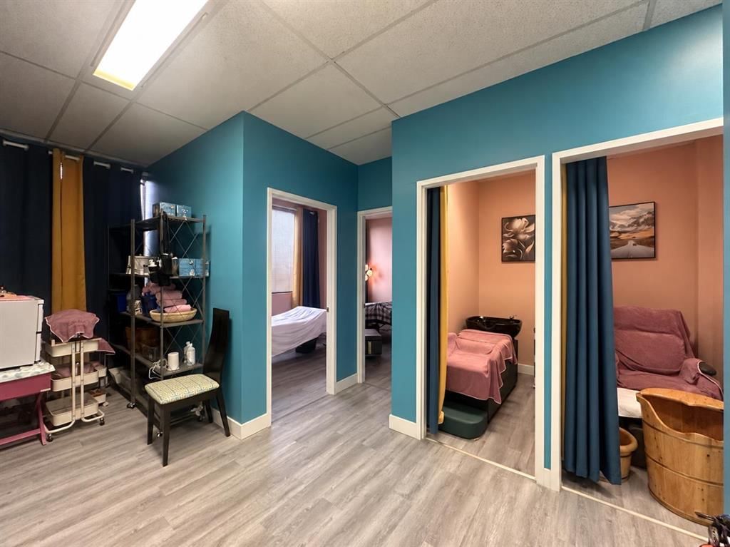 433 Malborough Way NE, Calgary — photo 4 of 15