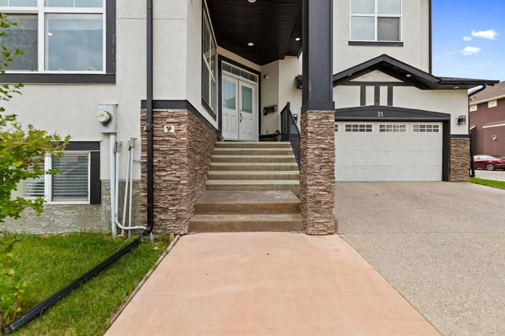21 Saddlelake Lane NE, Calgary — photo 2 of 50