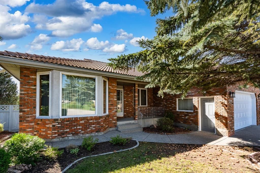 37 Edgeview Road NW, Calgary — main listing photo