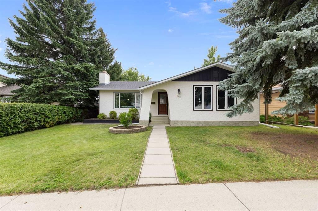 8419 Silver Springs Road NW, Calgary — photo 2 of 47