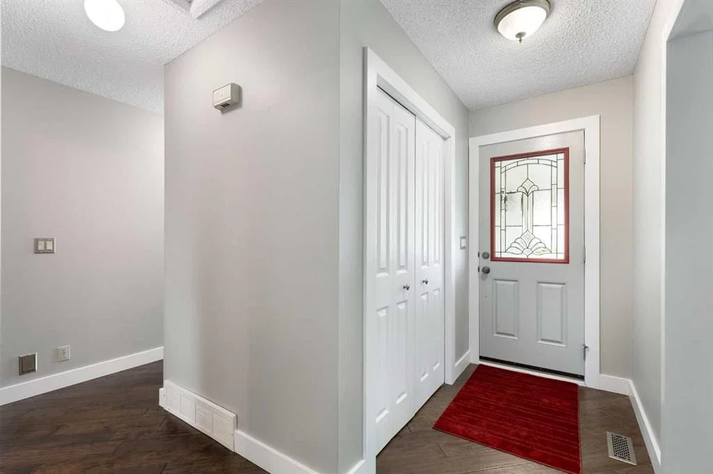 8419 Silver Springs Road NW, Calgary — photo 5 of 47