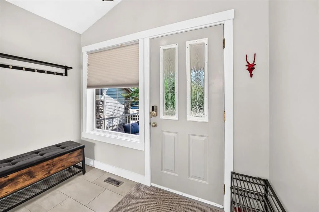 13 Cresthaven Way SW, Calgary — photo 3 of 47