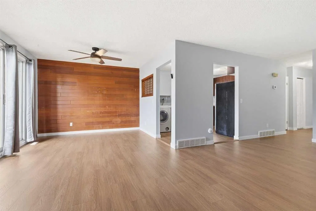 15 Doverville Way SE, Calgary — photo 2 of 33