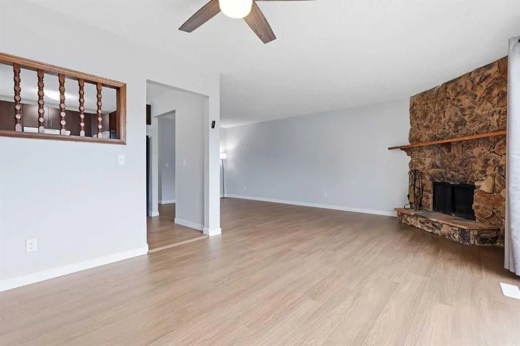 15 Doverville Way SE, Calgary — photo 3 of 33