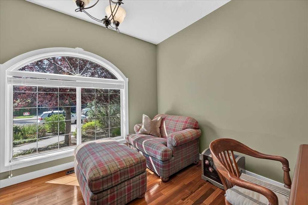 1122 21 Avenue NW, Calgary — photo 4 of 50