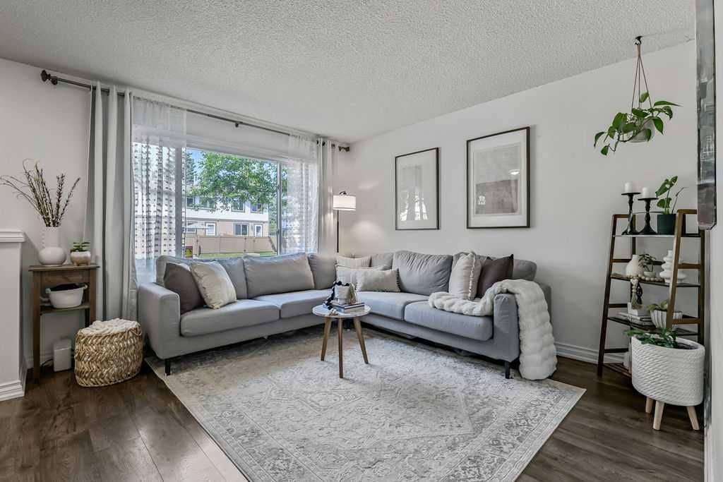 161 Woodborough Terrace SW, Calgary — photo 4 of 50