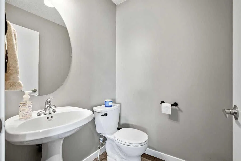 141 Somerset Circle SW, Calgary — photo 4 of 32