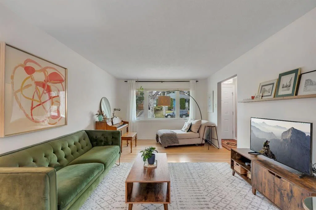 254 Hendon Drive NW, Calgary — main listing photo