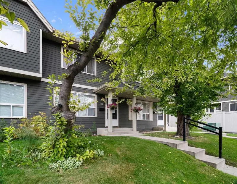 321 Queenston Heights SE, Calgary — photo 3 of 39