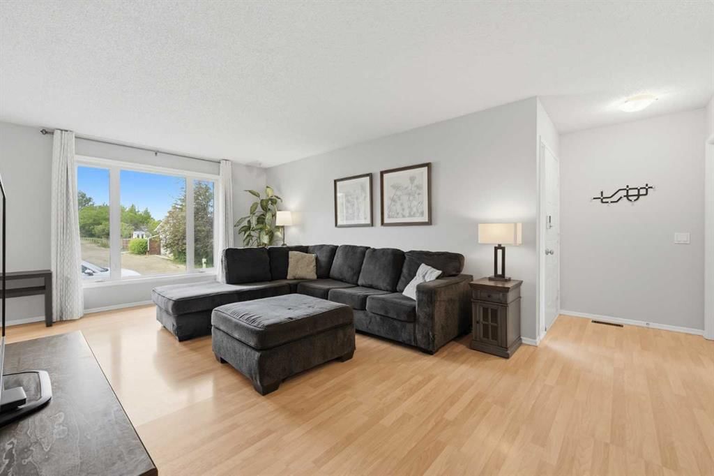 32 Beddington Rise NE, Calgary — photo 3 of 28