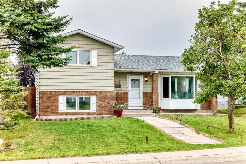 983 Rundlecairn Way NE, Calgary — main listing photo