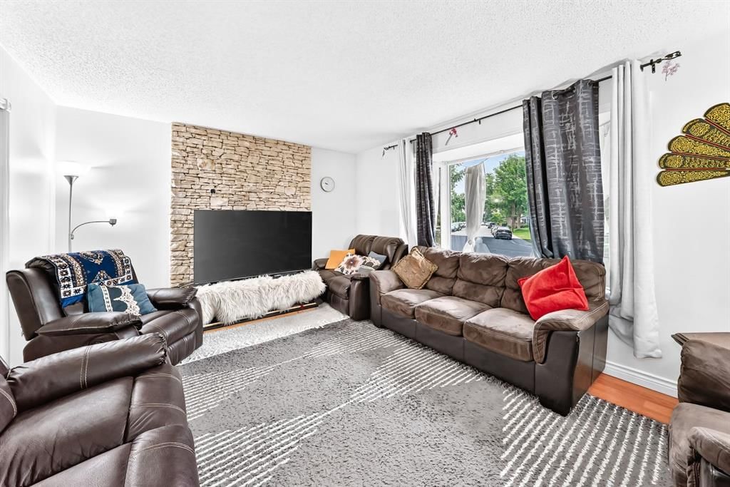 983 Rundlecairn Way NE, Calgary — photo 3 of 36