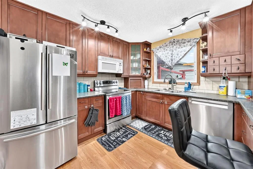 983 Rundlecairn Way NE, Calgary — photo 5 of 36