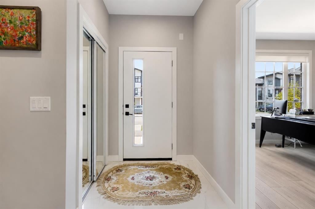 830 81 Street SW, Calgary — photo 3 of 37