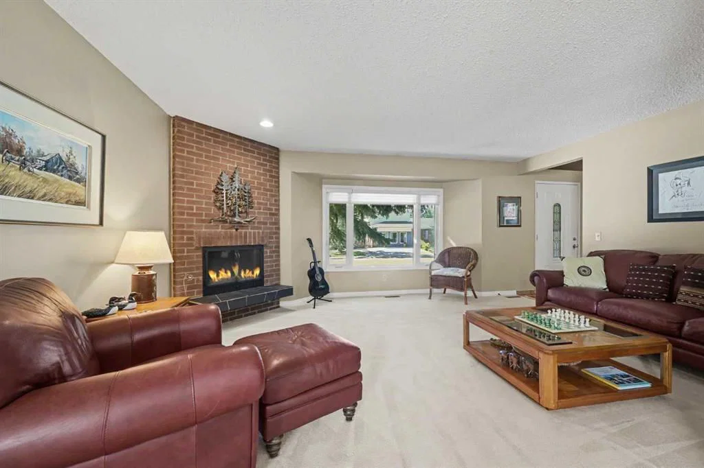 231 Cedarille Green SW, Calgary — photo 4 of 39