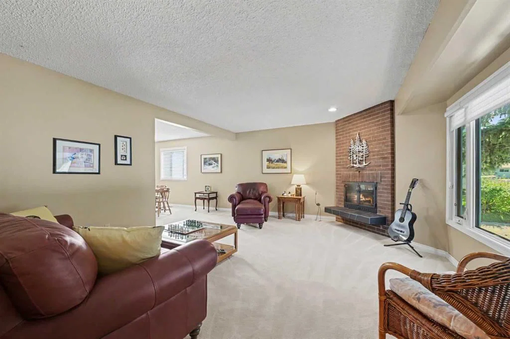 231 Cedarille Green SW, Calgary — photo 5 of 39