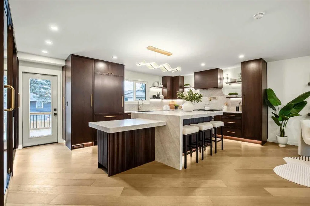 216 Oakridge Place SW, Calgary — photo 3 of 50