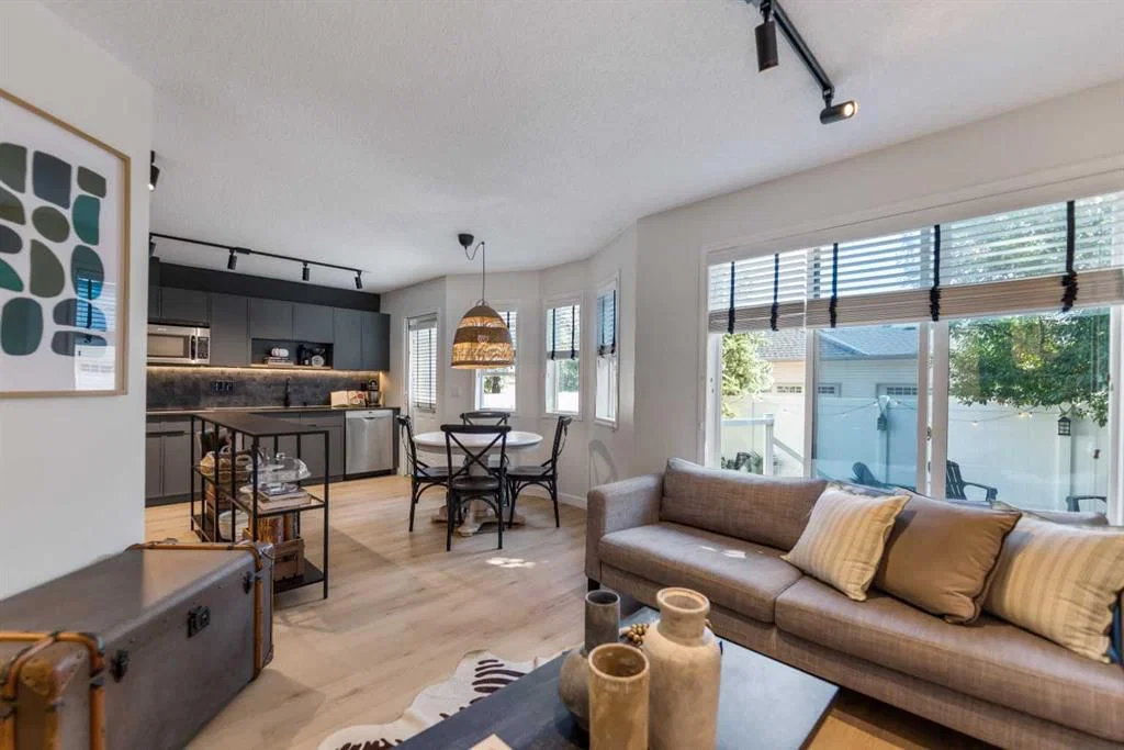 19 Everridge Villas SW, Calgary — main listing photo
