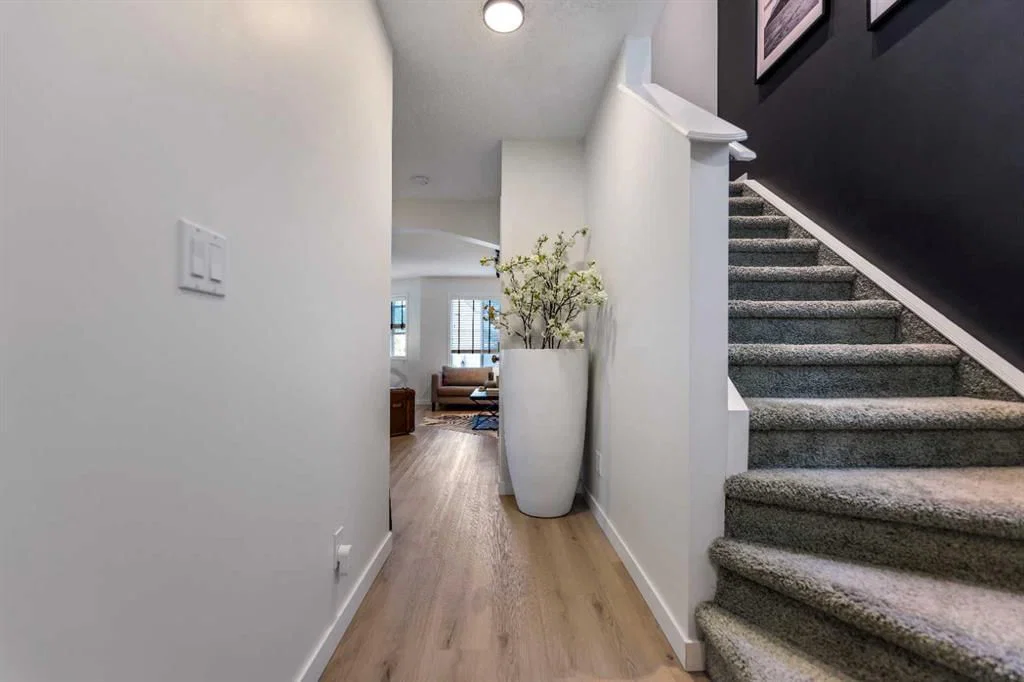 19 Everridge Villas SW, Calgary — photo 4 of 37