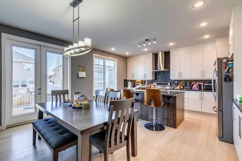 168 Rainbow Falls Heath, Chestermere — photo 2 of 22