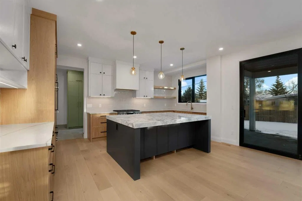 3511 34 Avenue SW, Calgary — photo 5 of 50