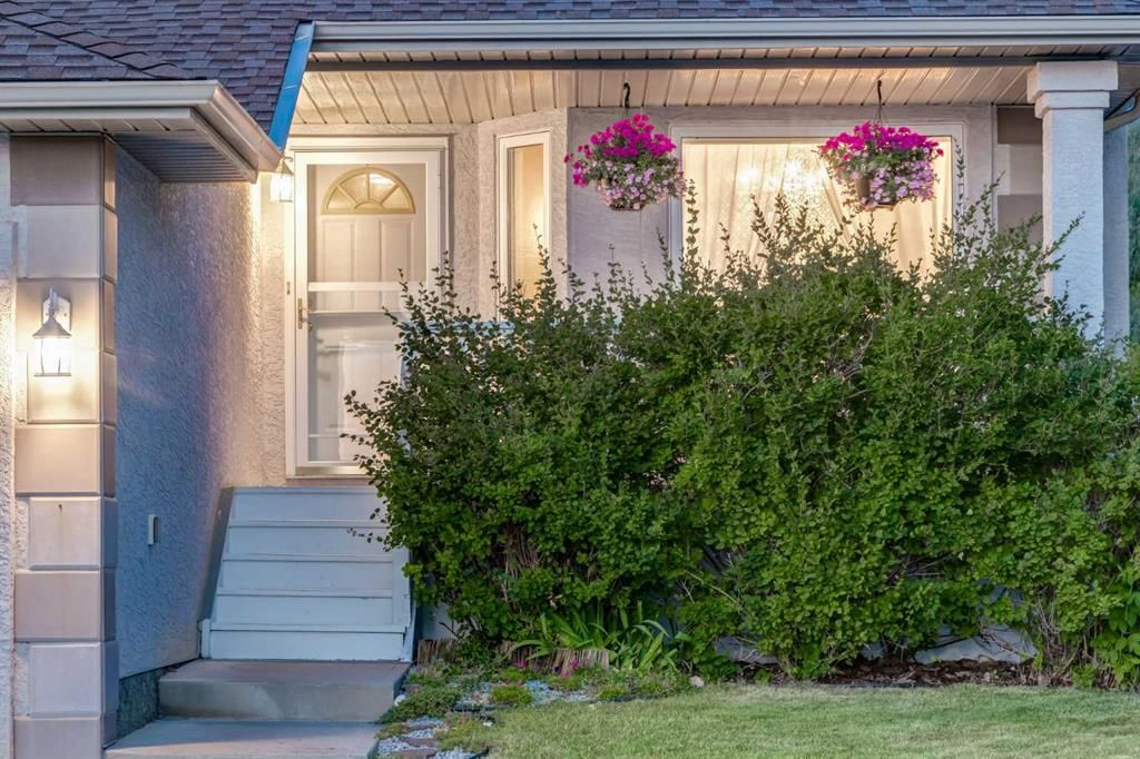 331 Sierra Madre Court SW, Calgary — photo 2 of 50