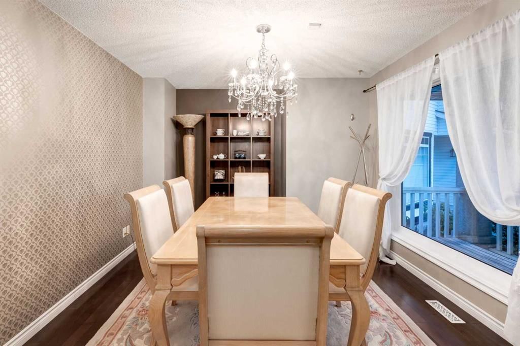 331 Sierra Madre Court SW, Calgary — photo 4 of 50