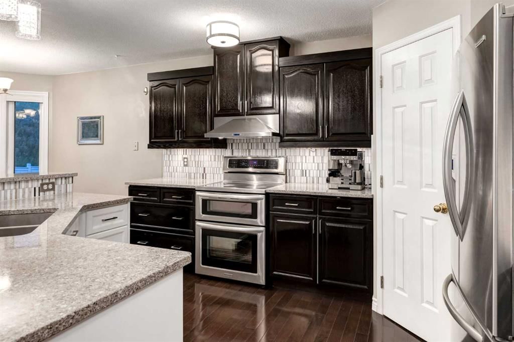 331 Sierra Madre Court SW, Calgary — photo 5 of 50