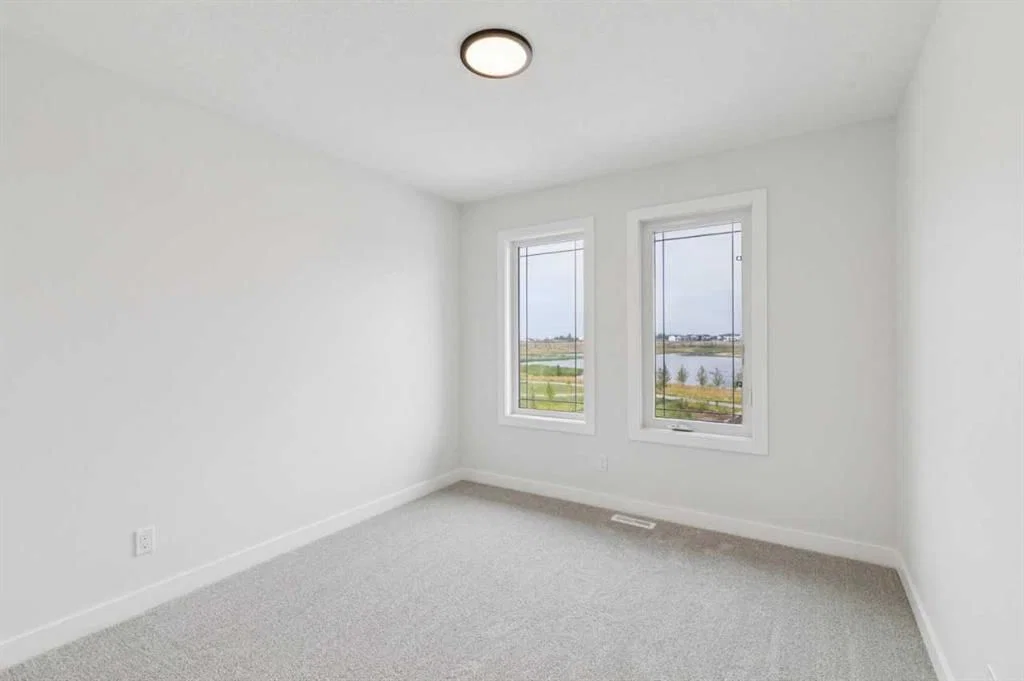 43 Hotchkiss Avenue SE, Calgary — photo 3 of 41