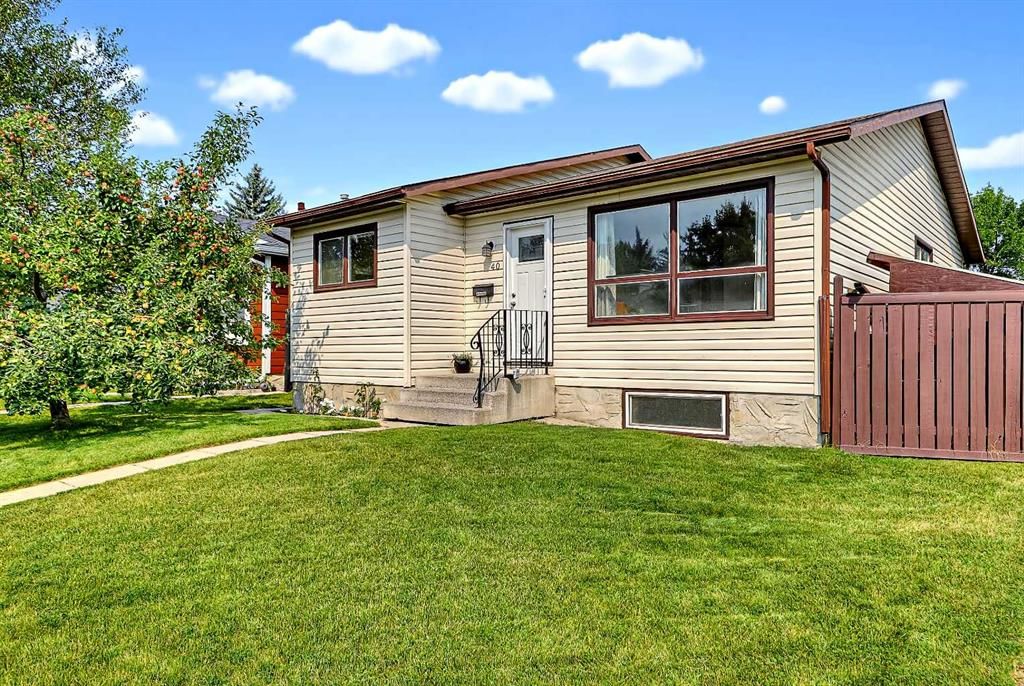 40 River Valley Crescent SE, Calgary — main listing photo