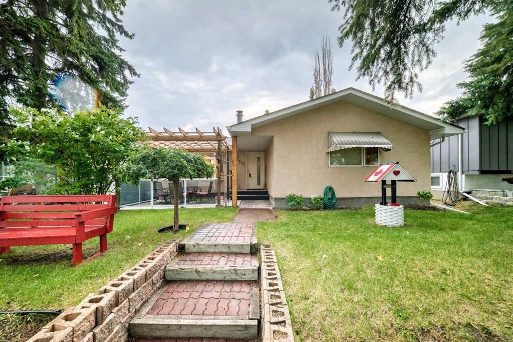 728 Willacy Drive SE, Calgary — main listing photo