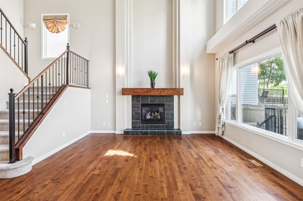 91 St Moritz Terrace SW, Calgary — photo 3 of 36