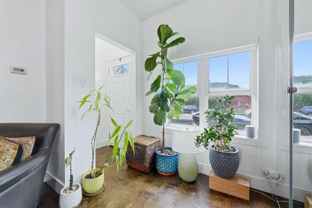 522 8 Avenue NE, Calgary — photo 3 of 42