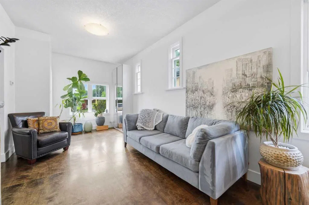 522 8 Avenue NE, Calgary — photo 4 of 42