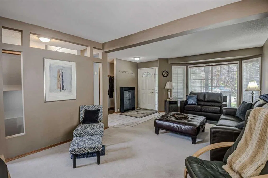 124 Del Ray Close NE, Calgary — photo 5 of 28