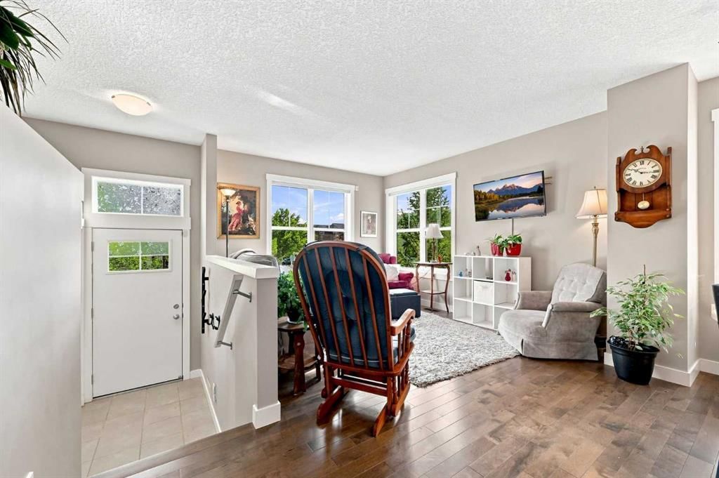 345 Mckenzie Towne Gate SE, Calgary — photo 4 of 50