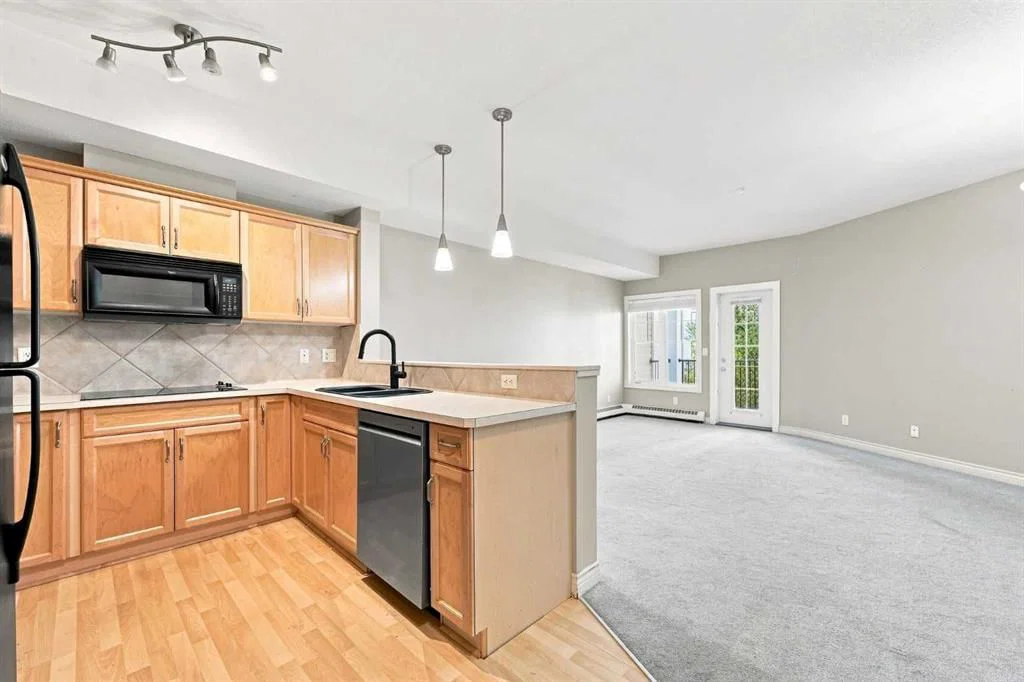 317, 60 Royal Oak Plaza NW, Calgary — photo 4 of 33