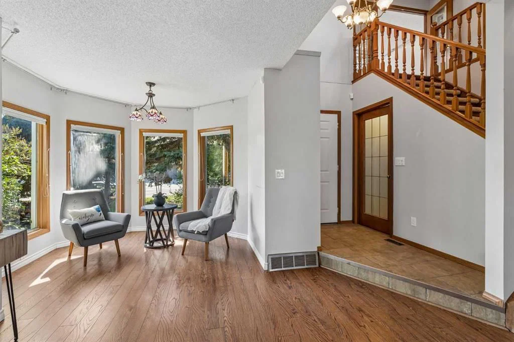 728 Shawnee Drive SW, Calgary — photo 3 of 50
