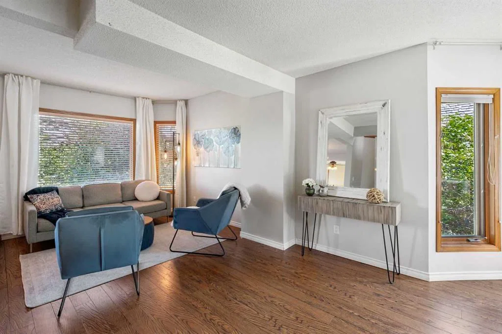 728 Shawnee Drive SW, Calgary — photo 4 of 50
