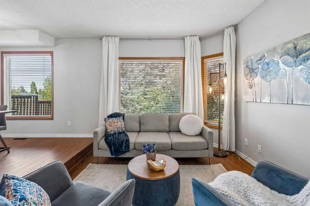 728 Shawnee Drive SW, Calgary — photo 5 of 50