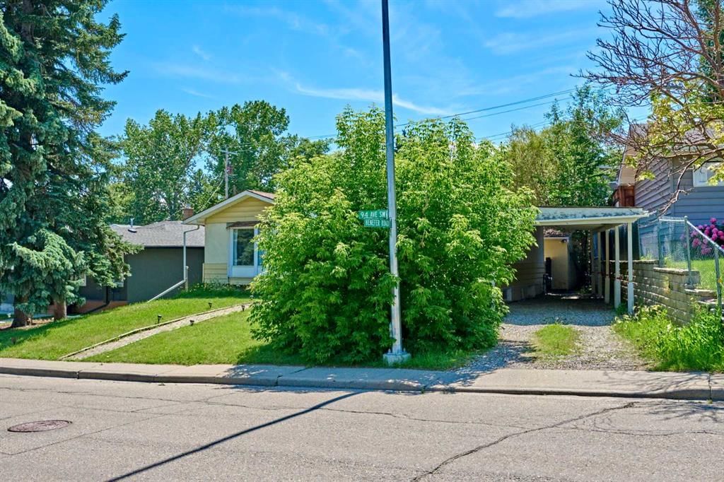 627 94 Avenue SW, Calgary — photo 3 of 48