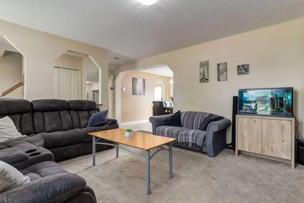 880 Prestwick Circle SE, Calgary — photo 5 of 26