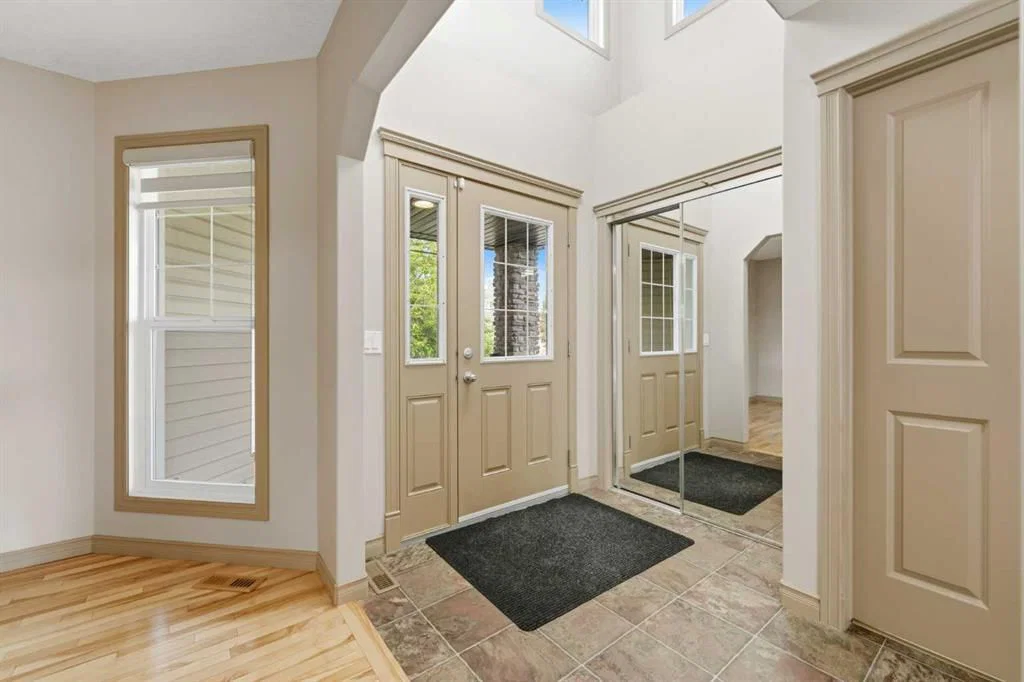 137 Evanscove Circle NW, Calgary — photo 3 of 50