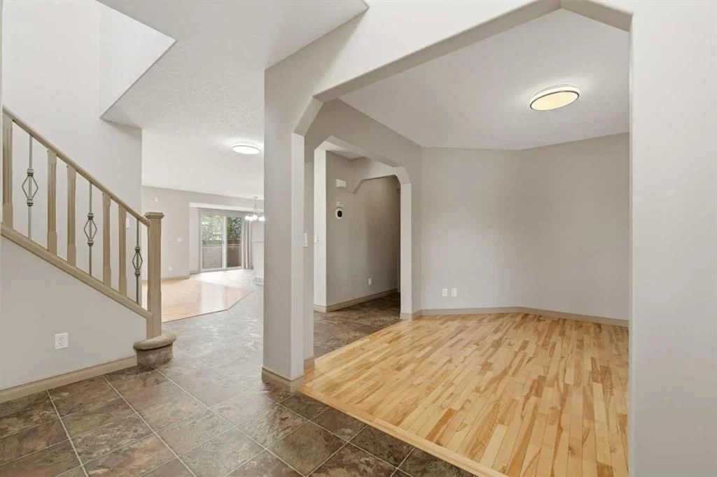 137 Evanscove Circle NW, Calgary — photo 4 of 50