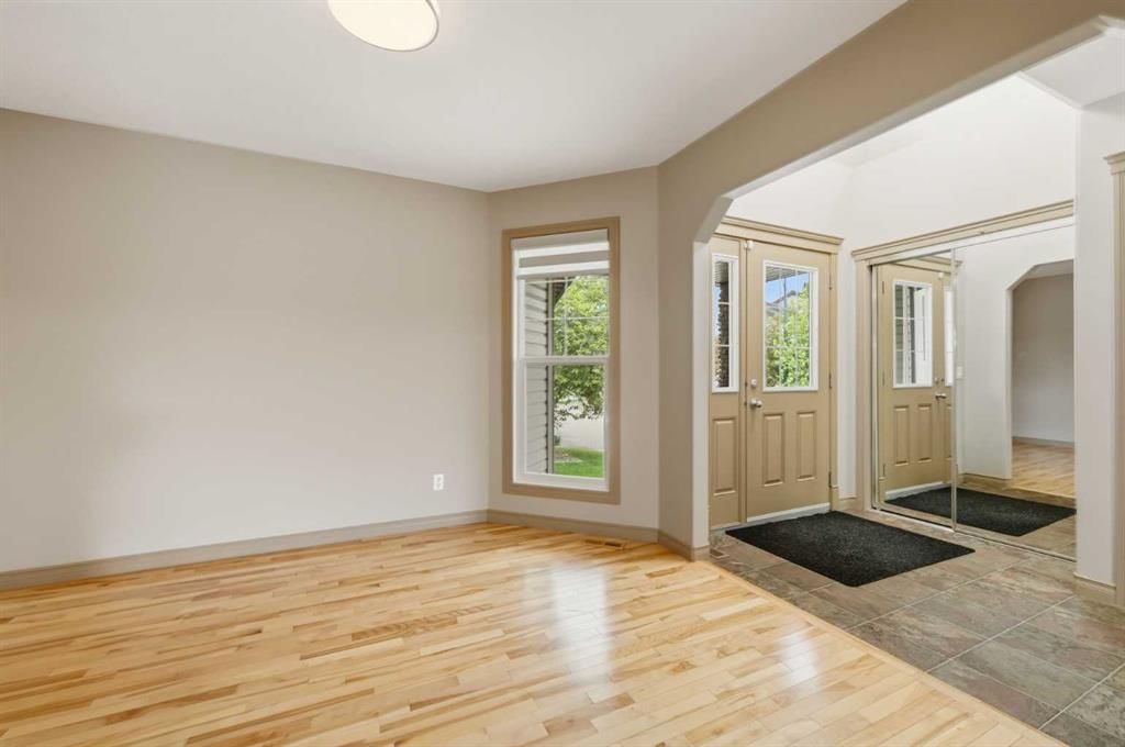 137 Evanscove Circle NW, Calgary — photo 5 of 50