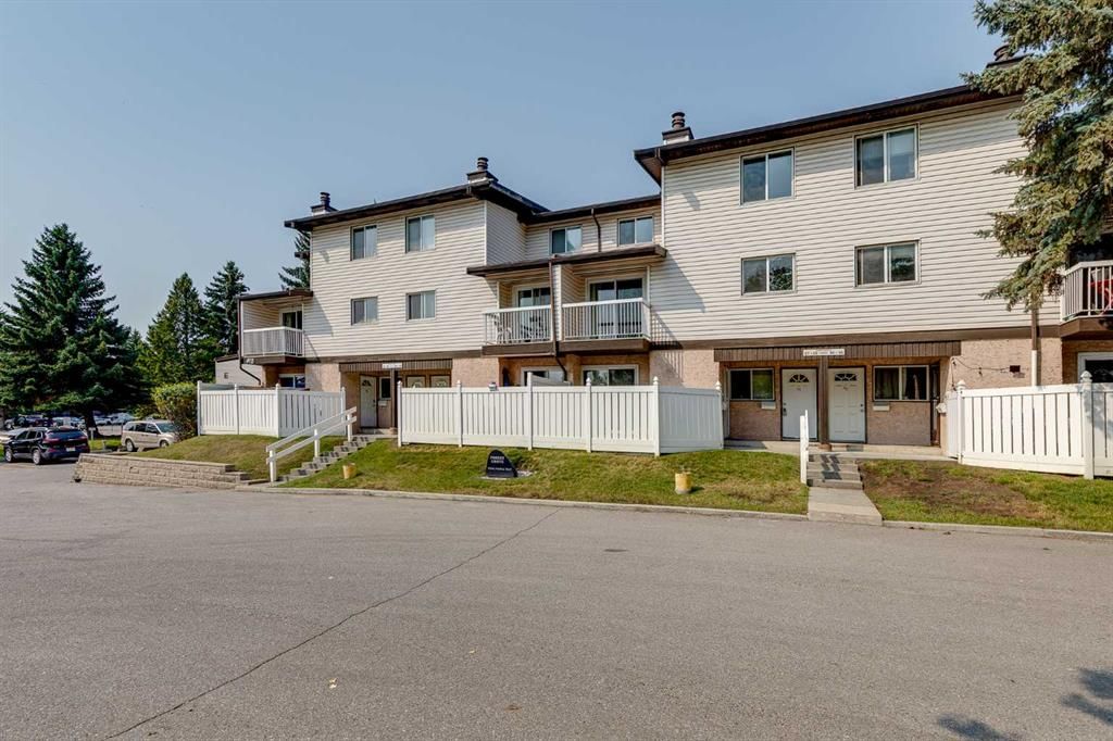 65, 3705 Fonda Way SE, Calgary — recently sold townhome