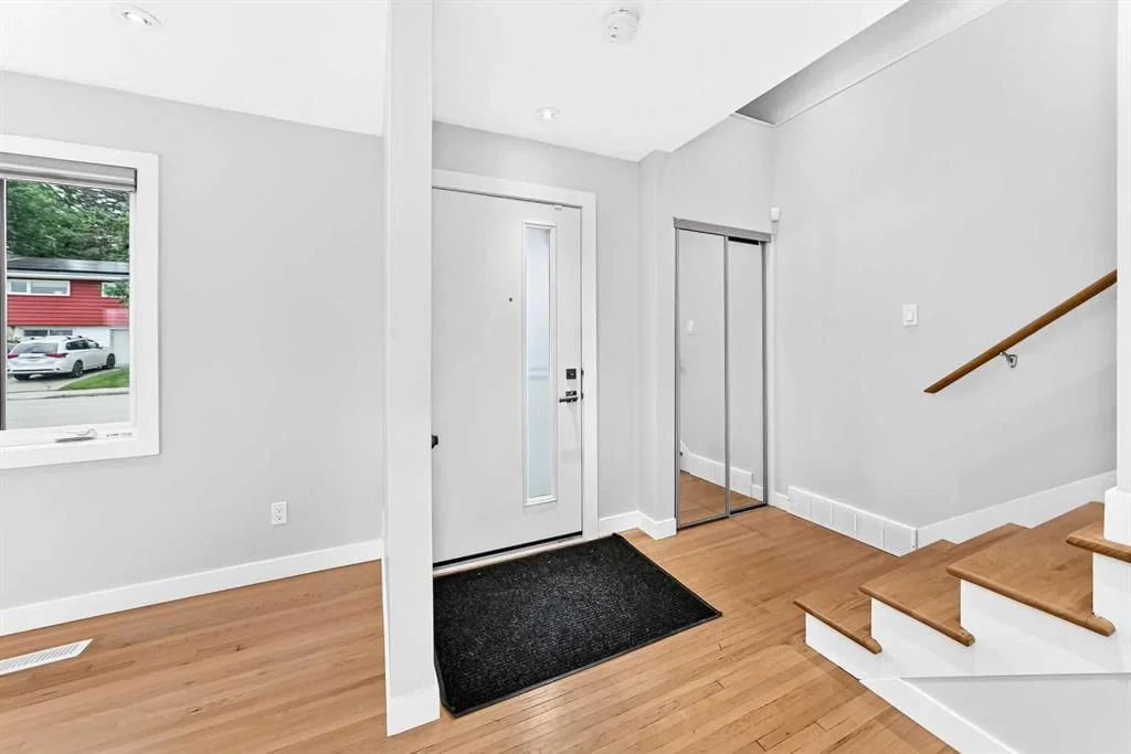 173 Cornwallis Drive NW, Calgary — photo 3 of 47